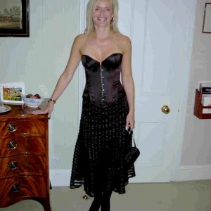 Douche prise, humeur folle Anissa - rencontre-Cougar-Sartrouville