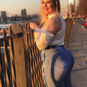 Quand le soleil d’Espagne me fait encore transpirer… Lucia - rencontre-Milf-Albert