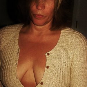Avec cette pluie, j’ai besoin d’un corps chaud contre le mien Juliette - rencontre-Milf-Albert